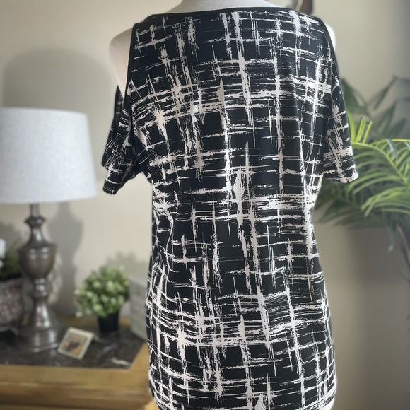 Valley girl cold shoulder top - Picture 2 of 7